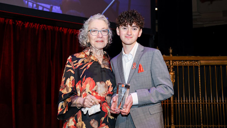 Tova Weiser presented the inaugural Howard A. Weiser Legacy Award to two-time transplant recipient Ezra Fineman, in recognition of his constant support for Gift of Life and its mission to save lives, and his efforts from an early age to increase understanding of the inherited immune condition Hyper IgM.