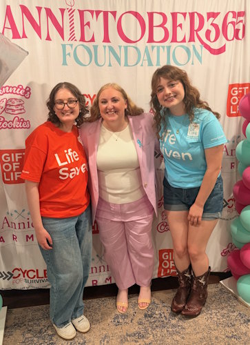 (l-r) Stem cell transpant recipient Katelyn Edmonston, Jodi Eisner of the Annietober 365 Foundation, and Gift of Life Marrow Registry stem cell donor Sophie Tomov.