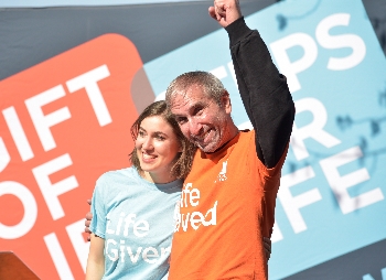 Marrow donor Cheryl Rosenberg (L) meets her transplant recipient Peter Levine (R) for the first time. 