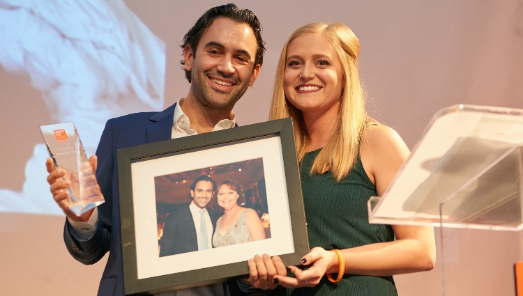 Jonathan Struhl was presented with the 2018 Celebrating Life Award for his ongoing volunteer work for Gift of Life. Jonathan is also a marrow donor, saving the life of presenter Cassi Imrie's mother.