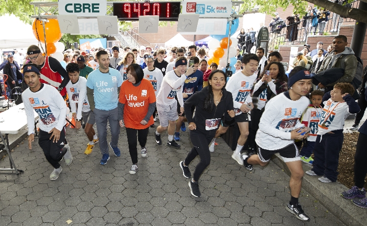 The 2018 Steps for Life 5k was led off by stem cell donor Dr. Peter Gold and transplant recipient Wendy Fullum.