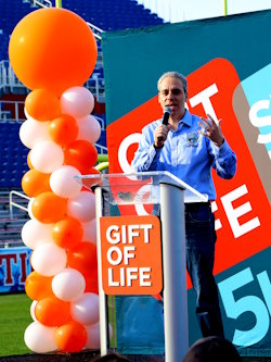 Mayor Scott Singer welcomed the runners, walkers and spectators to the Steps for Life 5k. 