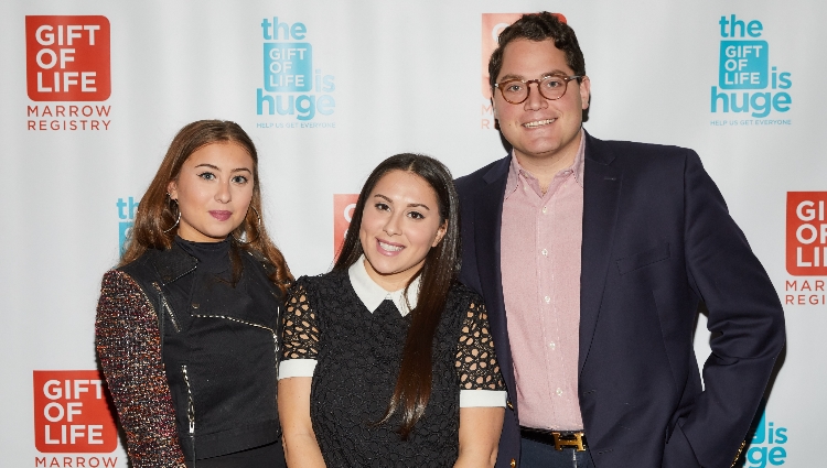 Gift of Life honored Claudia Oshry, @girlwithnojob, (center) with the Celebrating Life Award. She was accompanied by her sister Jackie Oshry and husband Ben Soffer.