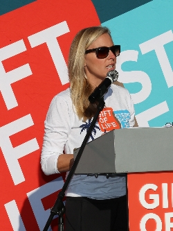 Chelsea Taylor of WIRK Radio served as emcee for Gift of Life's Steps for Live 5k in Boca Raton on January 13, 2019.