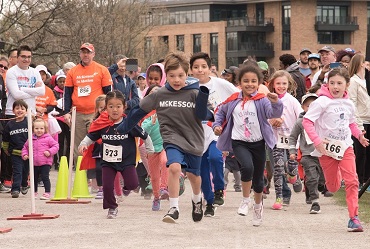 Kids 6 and under run the Superhero Spring at the Gift of Life Steps for Life 5K Run&Walk.