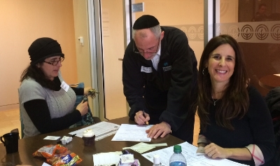 Volunteer Susan Weiss (r) holds a donor recruitment drive. 
