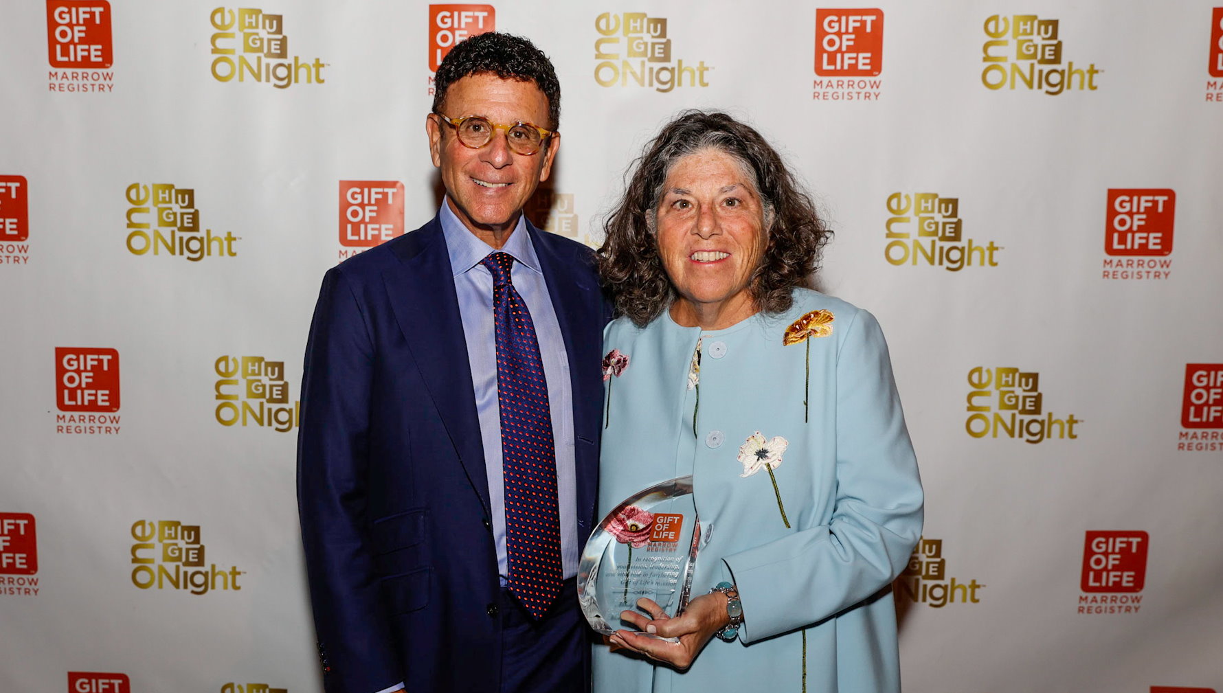 Gift of Life Marrow Registry presented the Partners for Life Award to Board of Directors member Mindy Schneider and her husband Dr. Michael Lesser in recognition of their involvement with Gift of Life's mission. 