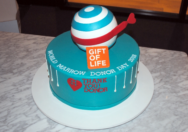 Gift of LIfe celebrates World Marrow Donor Day with a beautiful cake from Cake Boss!