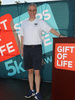 Mayor Scott Singer welcomed the runners, walkers and spectators to the Steps for Life 5k. 