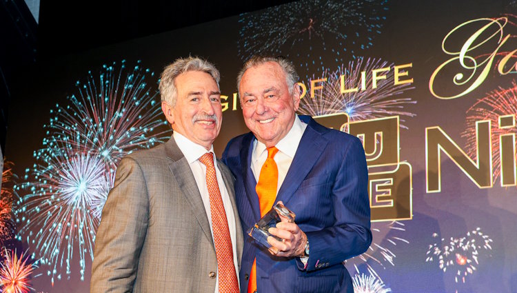 Jonathan Mechanic (l), the chairman of Fried Frank Harris Shriver & Jacobson, a global law firm, accepts Gift of Life Marrow Registry's Corporate Partner Award from Steven B. Siegel, a member of Gift of Life's board of directors. The occasion was Gift of Life's annual One Huge Night Gala in New York City on June 4, 2025. 