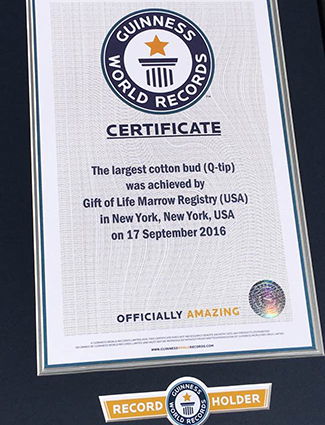 The official certification by GUINNESS WORLD RECORDS of the largest cotton swab.